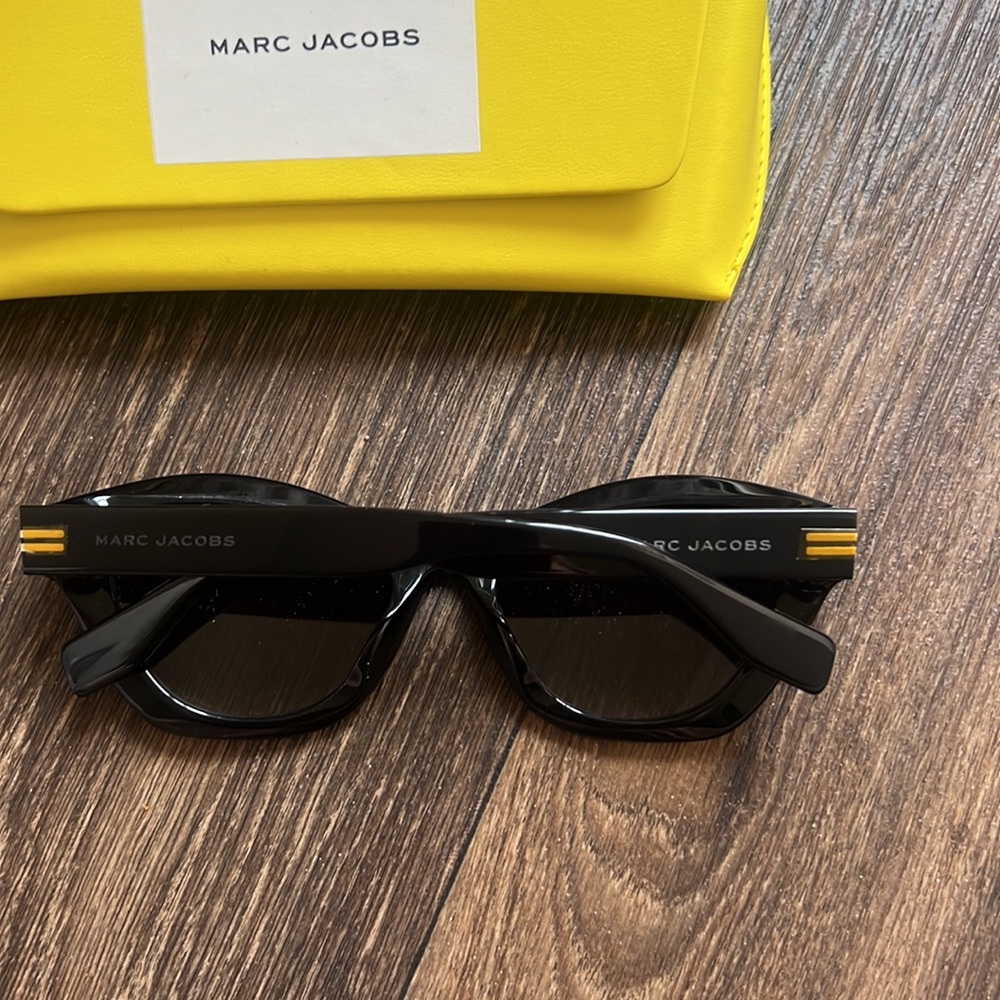 MARC JACOBS Black Cat-Eye Sunglasses - Picture 3 of 5